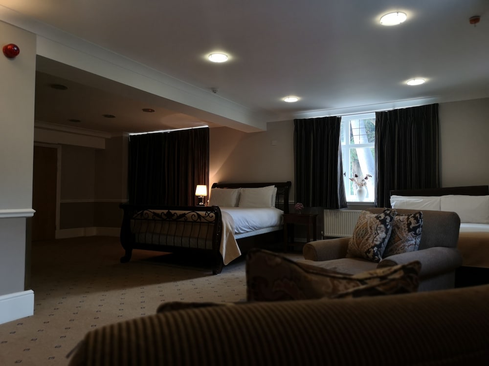 Фото Tudor Lodge Hotel