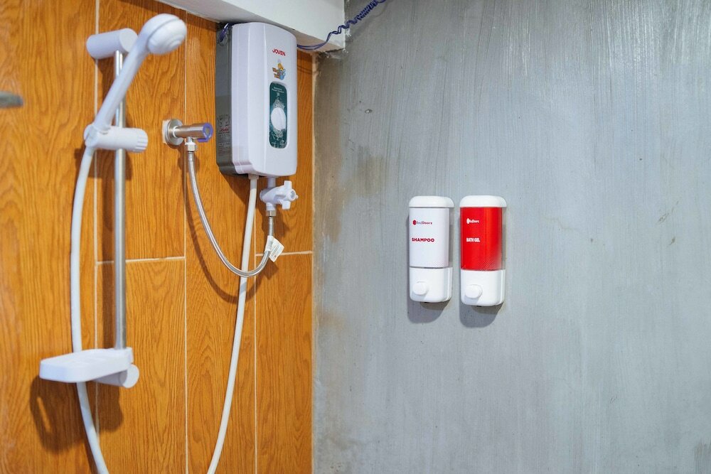 Фото RedDoorz Plus @ Danlig Street Makati