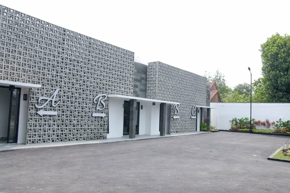 Hotel RedDoorz Plus near Unimed Medan, Medan, photo