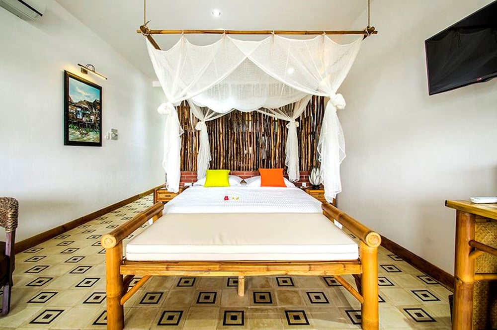 Фото The Island Lodge