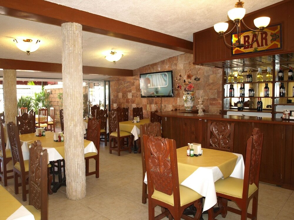 Фото Hotel Las Golondrinas