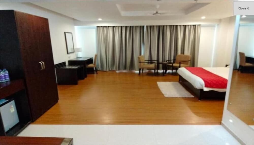 Фото Triguna Clarks Inn