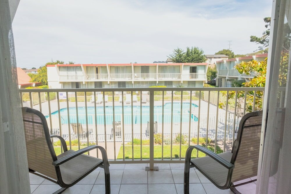 Фото Travelodge by Wyndham Monterey Bay