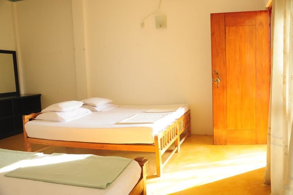 Фото Traveller's Home Hotel