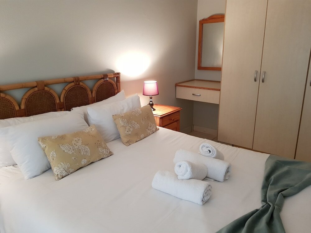 Фото Oceans Hotel & Self Catering