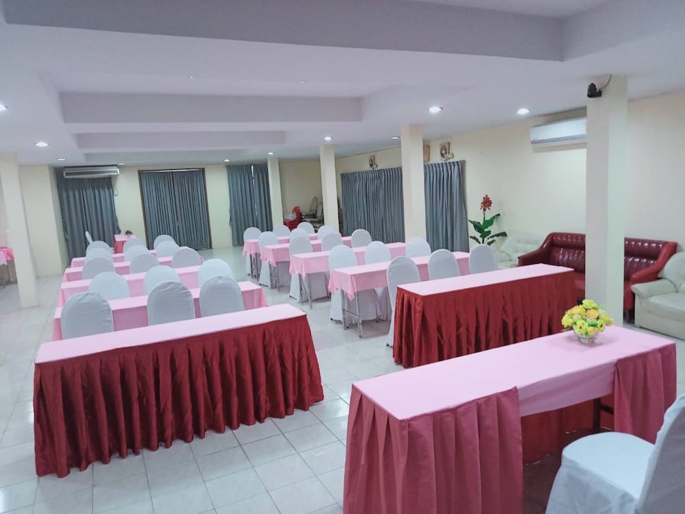 Фото Chumphon Palace Hotel