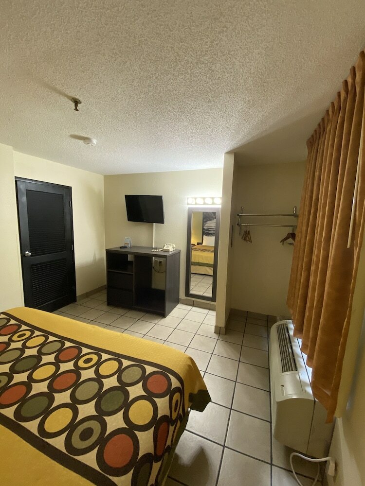 Фото Super 8 by Wyndham Metropolis