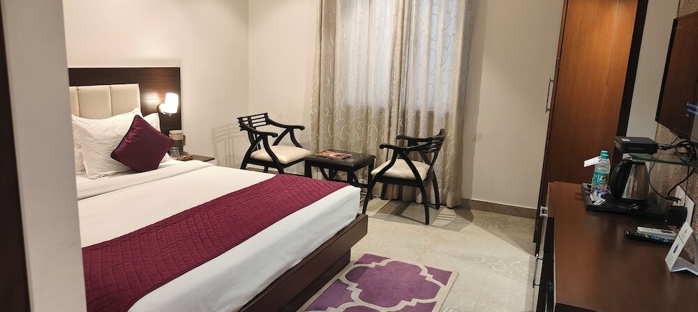 Фото Hotel Taj Heights