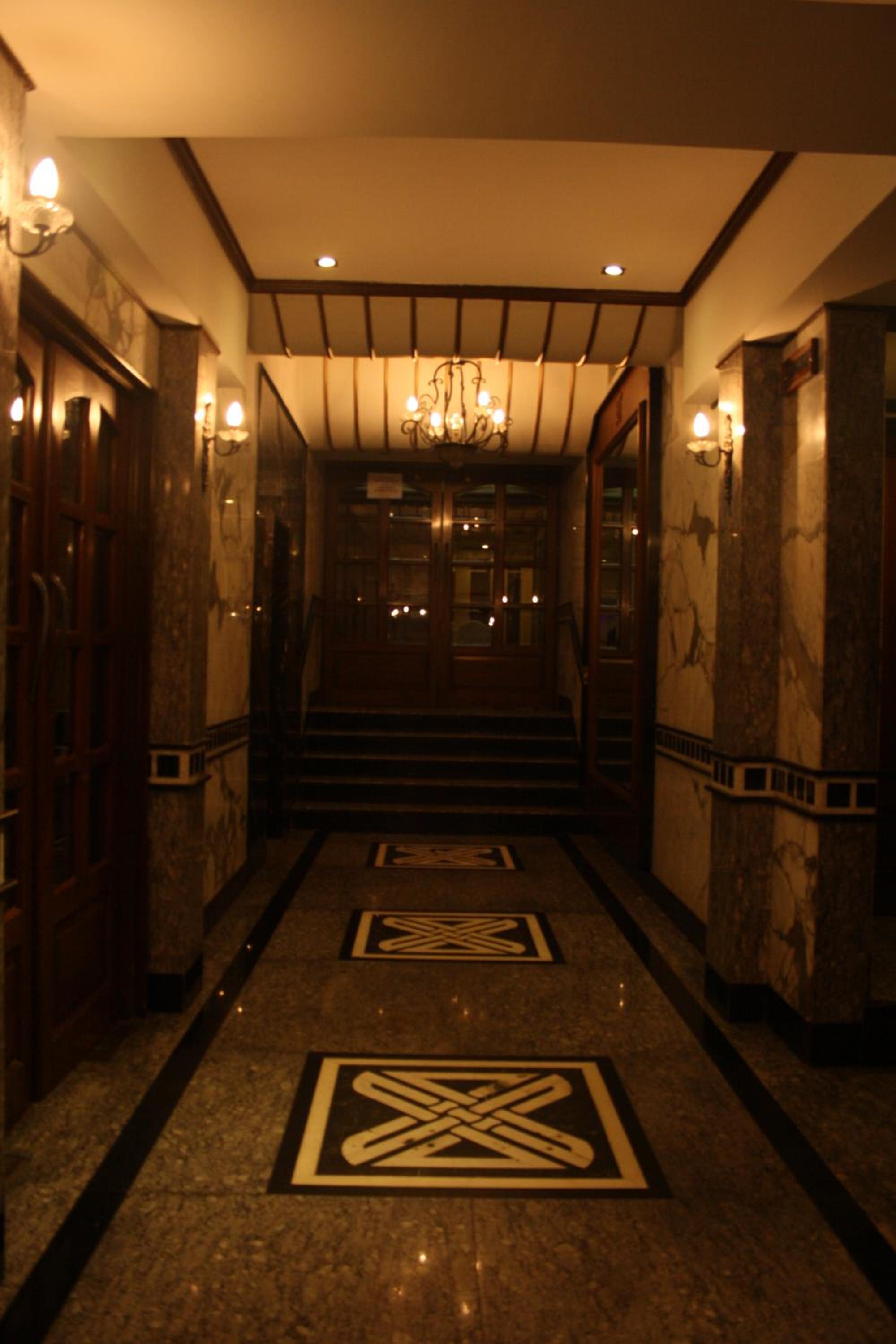 Фото Hotel Karl Residency