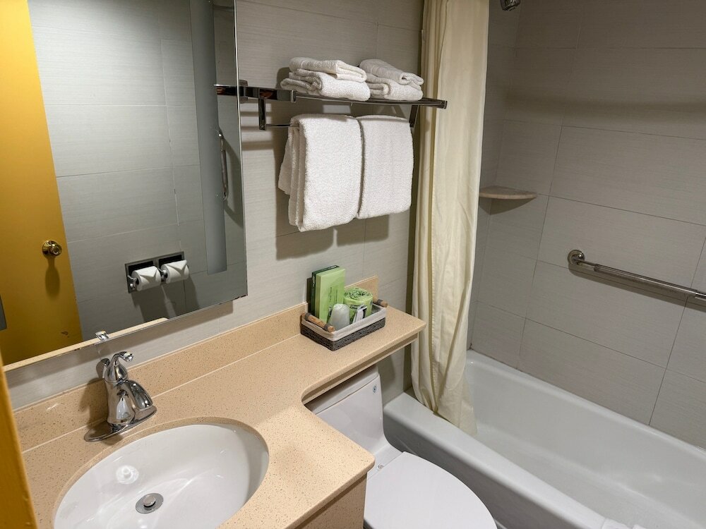 Фото The Floral Park Motor Lodge