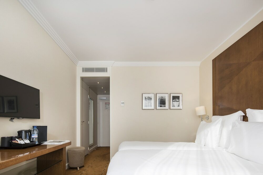 Фото Warwick Geneva