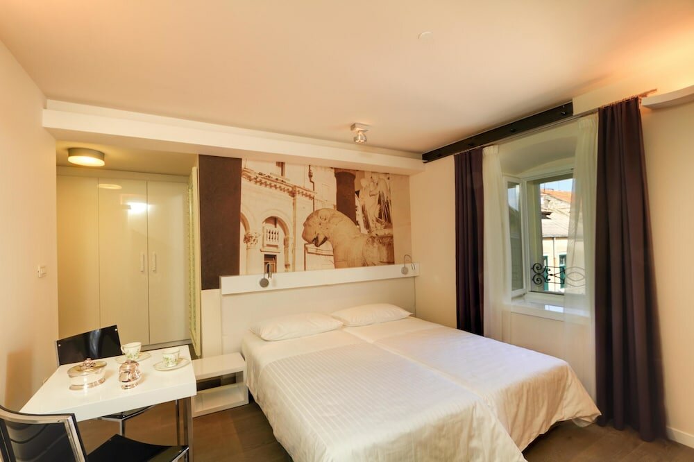 Фото La Porta Luxury Rooms