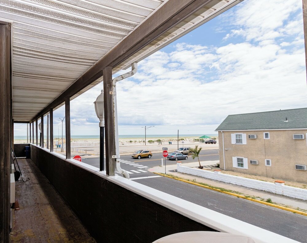 Фото Charlroy Motel