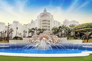 Гостиница Suncoast Hotel & Towers 