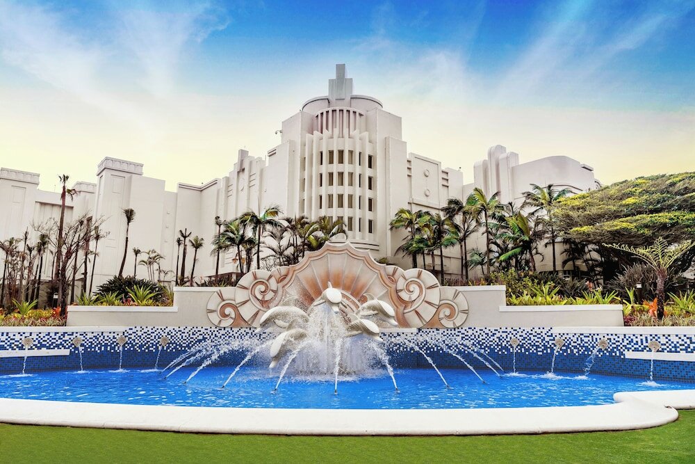 Фото Suncoast Hotel & Towers 