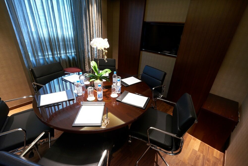 Фото Wharney Hotel