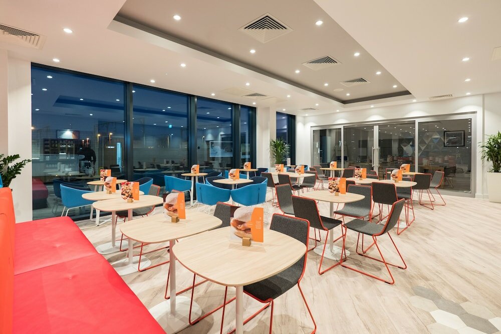 Фото Holiday Inn Express Stockport, an Ihg Hotel