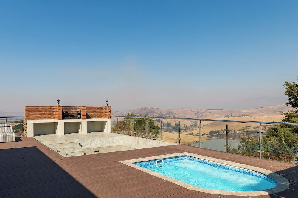 Фото Cayley Mountain Resort