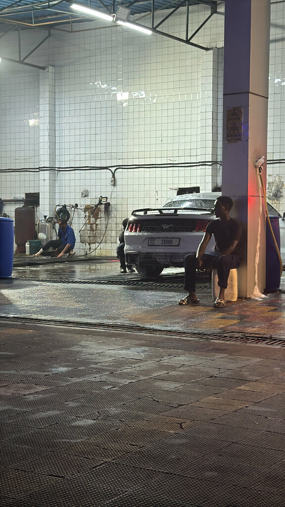 Car wash Al Karama Service Station, Dubai, photo