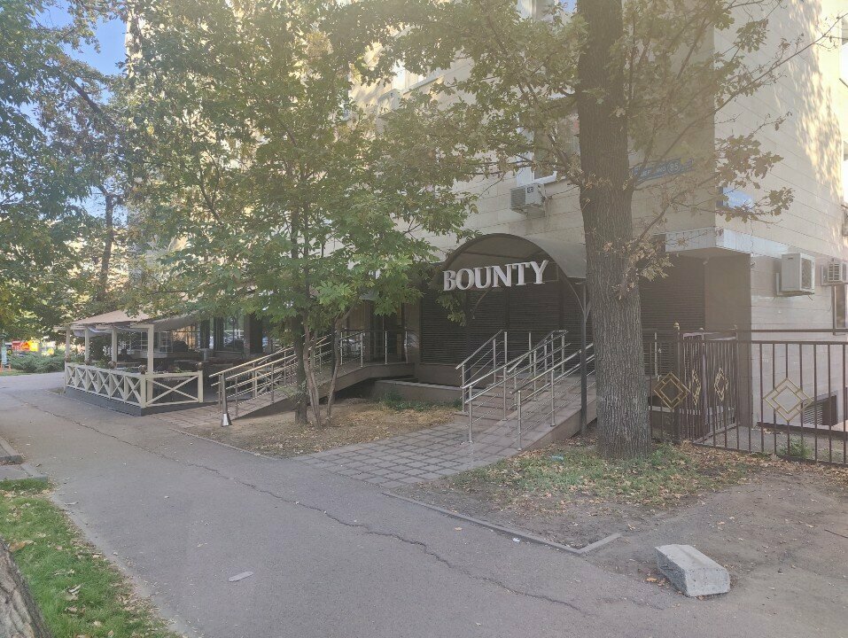 Solaryumlar Suntropez, Almatı, foto