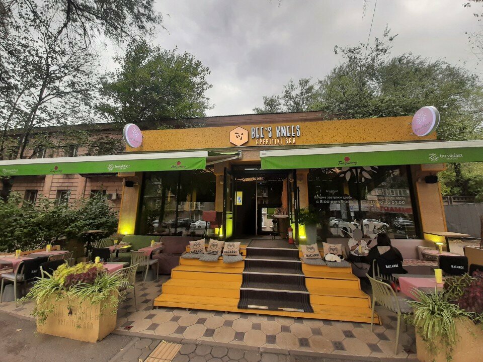 Bar, pub Bee’s Knees Aperitiki, Almaty, photo