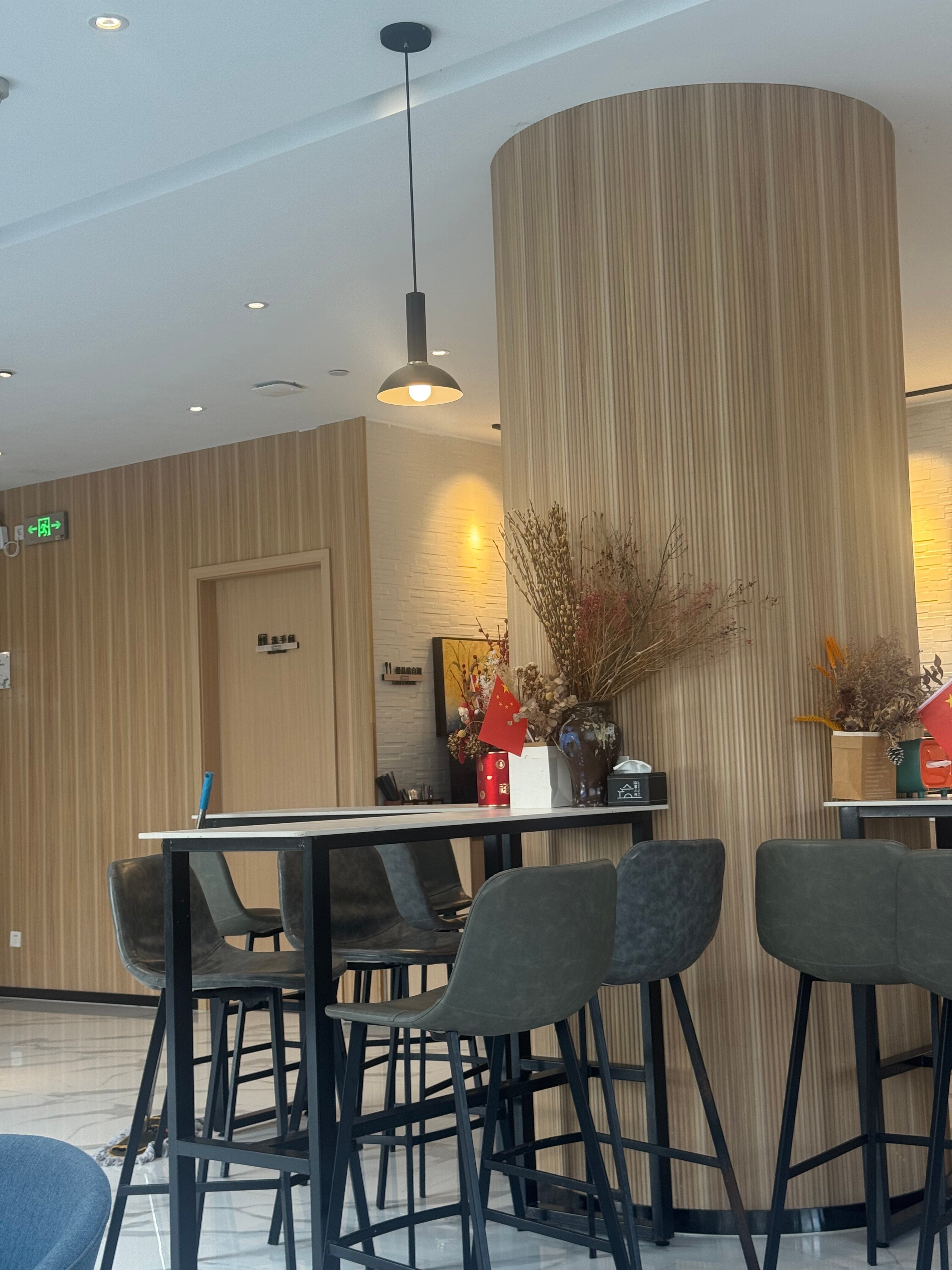 Фото Shanghai Joyful Yard Hotel