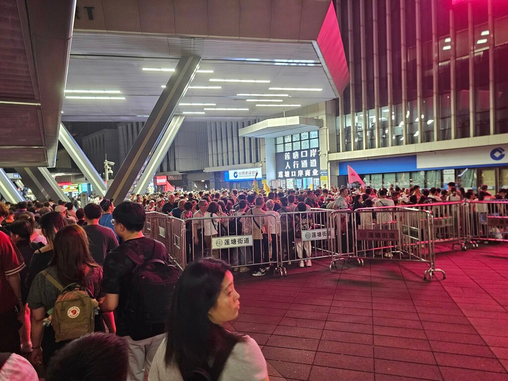 Border checkpoint Heung Yuen Wai Boundary Control Point Passenger Terminal Building, Hong Kong, photo