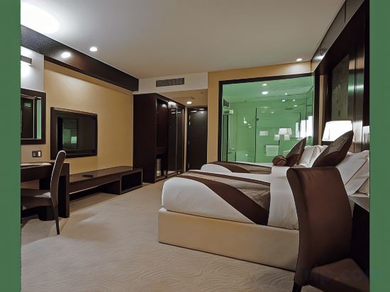 Фото Royale Signature Hotel