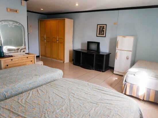 Фото Crowne Garden Hotel