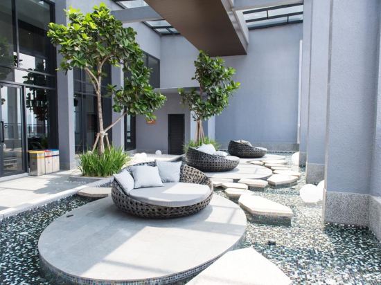 Фото Expressionz Professional Suites by MyKey Global