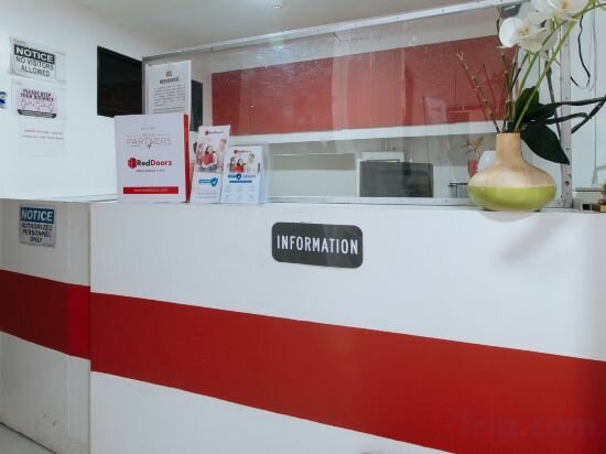 Фото RedDoorz @ DBuilders Rooms Bangkal Makati