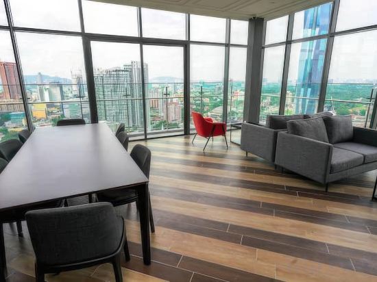 Фото Ceylonz Suite Kuala Lumpur, Roam