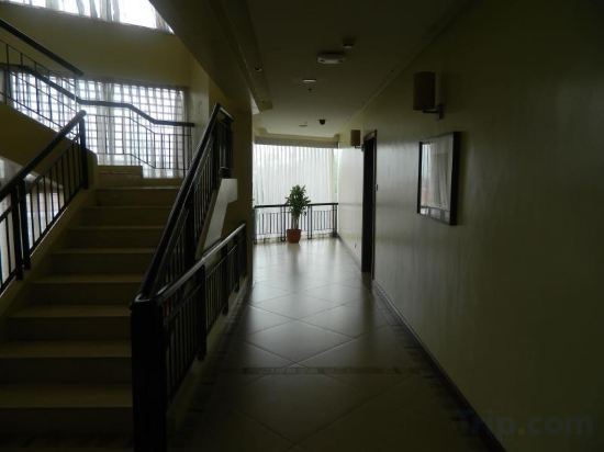 Фото The Avenue Plaza Hotel