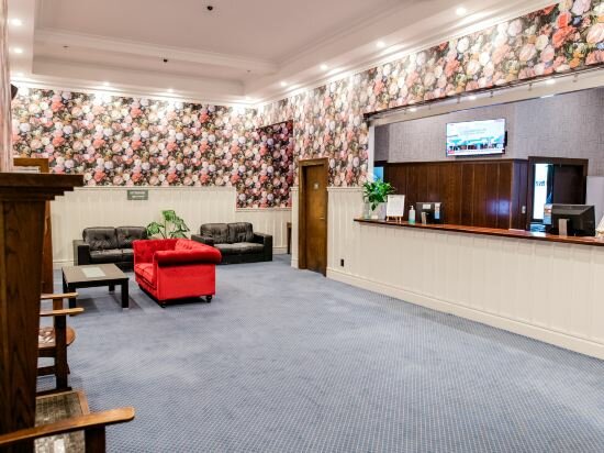 Фото The Cambridge Hotel