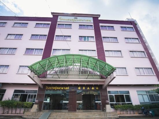 Фото Chumphon Palace Hotel