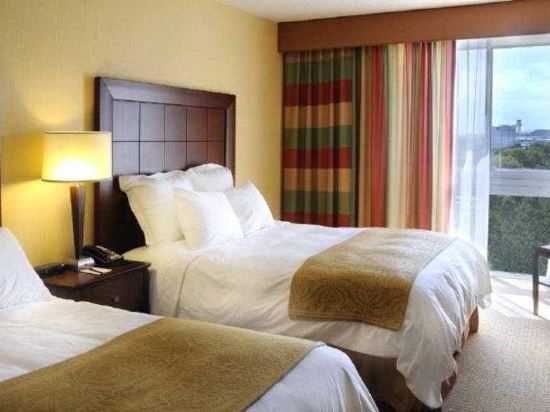 Фото Sheraton Toronto Airport Hotel & Conference Centre