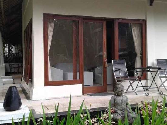 Фото Gajah Biru Bungalows