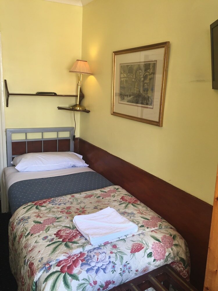 Фото Albany Hotel