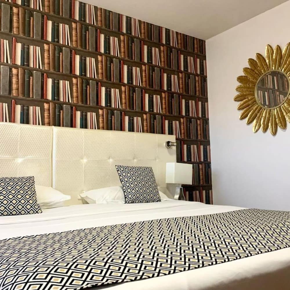 Фото Grand Hôtel de Nîmes