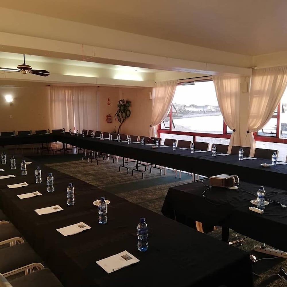 Фото Hoedjiesbaai Hotel