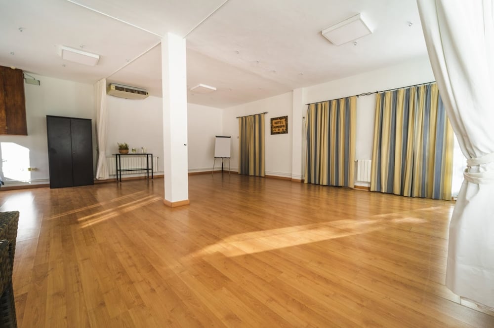 Фото Humaina Hotel