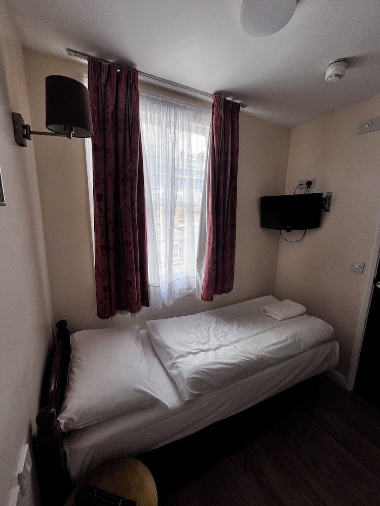 Фото Dolphin Inn