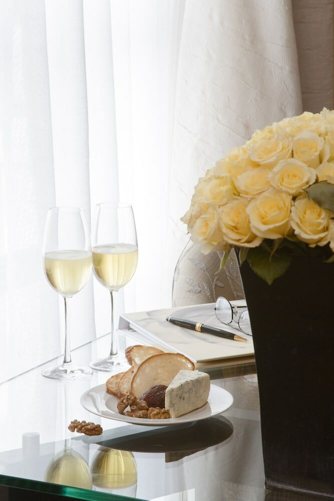 Фото Sofitel Queenstown Hotel and SPA