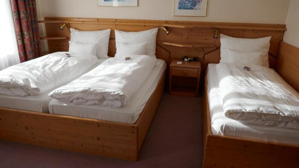 Фото Hotel Rotkreuzplatz