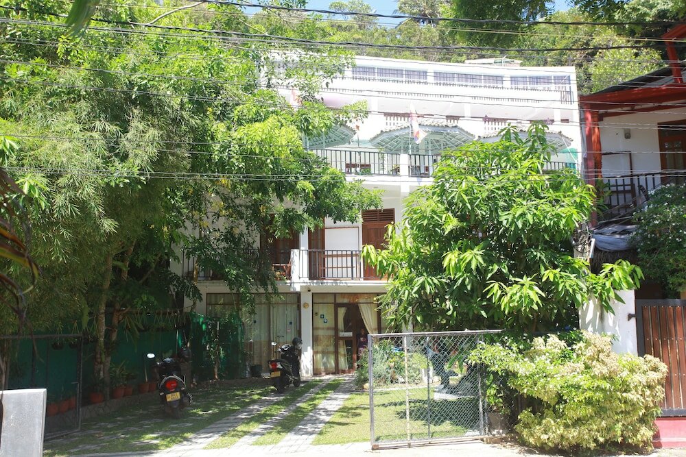 Фото Mirissa Beach Inn