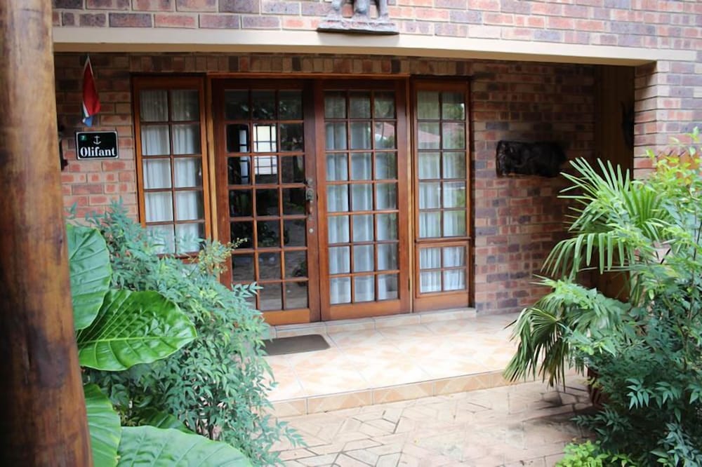 Фото Aark Guest Lodge