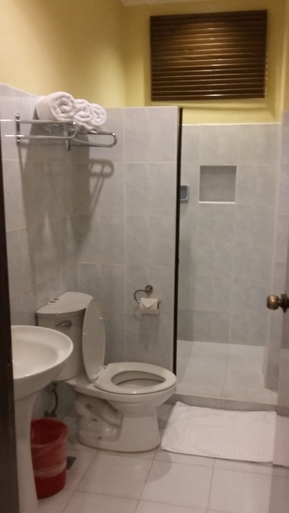 Фото Dumaguete Royal Suite Inn