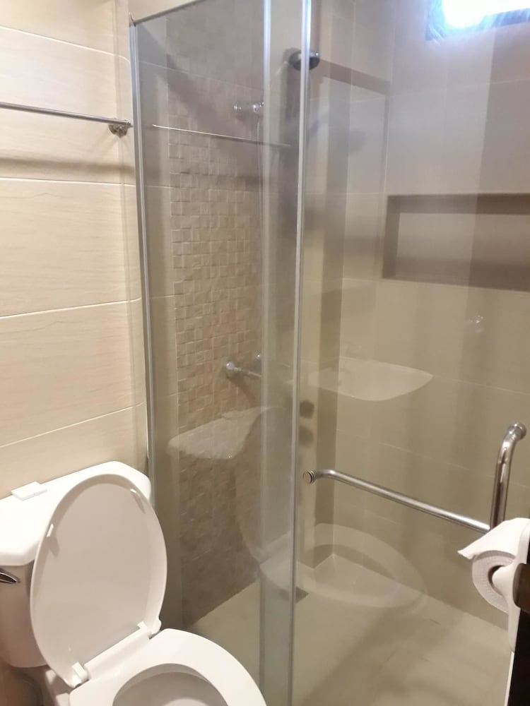 Фото Dumaguete Royal Suite Inn