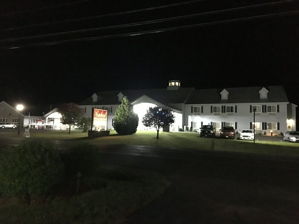 Фото Cabot Inn & Suites