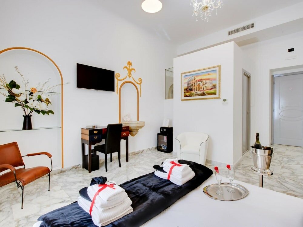 Фото Queen Palace Suites